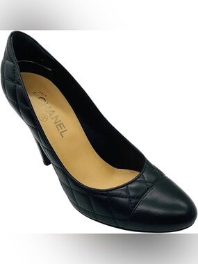 Chanel Black / Silver CC Logo Quilted Leather Pumps
